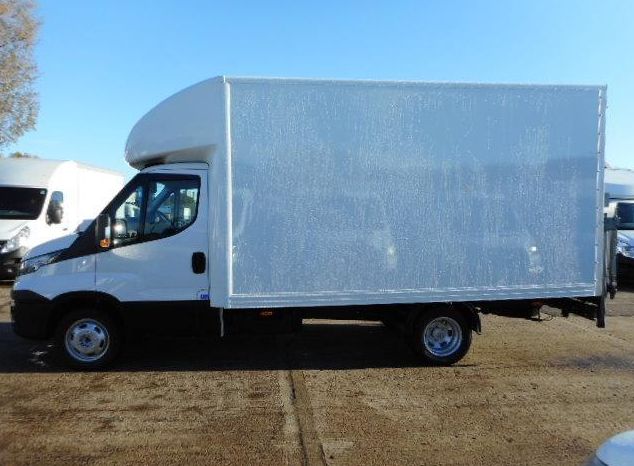  Iveco Daily 2.3 TD 35C13 LWB DriveAway Luton 2dr  5