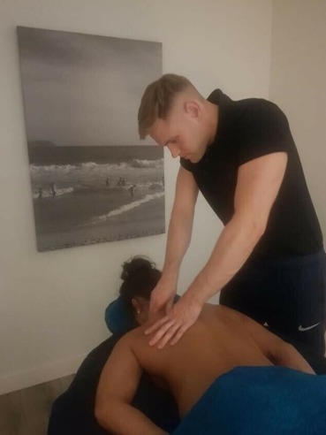 Male Massage Therapist (Deep Tissue, Sports Massage, Relaxing)  1
