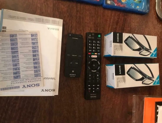 Samsung 3D Blue Ray Player Glasses and 10 Films  1