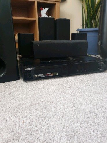 Samsung Blue Ray Player with Surround Sound  1