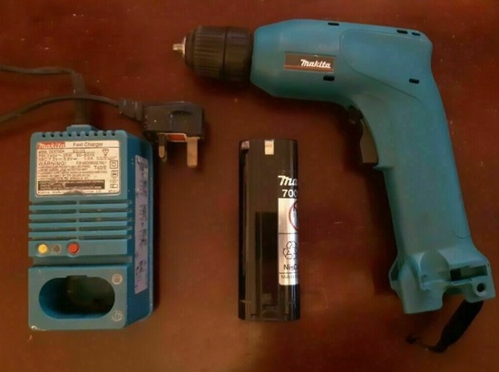 Makita 6017D Cordless Drill with Battery and Fast Charger  0