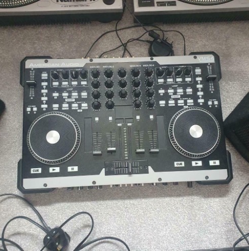 DJ Decks Equipment  4