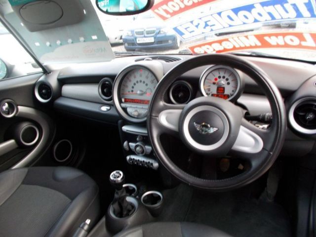  2009 MINI Hatch Cooper D 1.6 3d  4