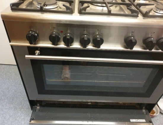 Stainless Steel / 5 Burner Cook Electric and Gas Large Oven  2