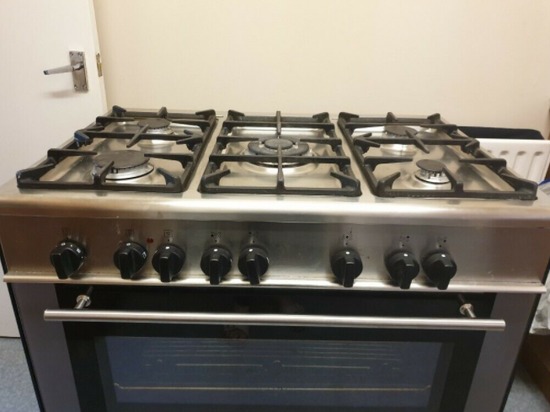 Stainless Steel / 5 Burner Cook Electric and Gas Large Oven  1