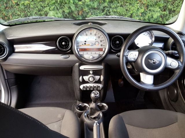  2010 MINI Hatch One 1.4 3d  8