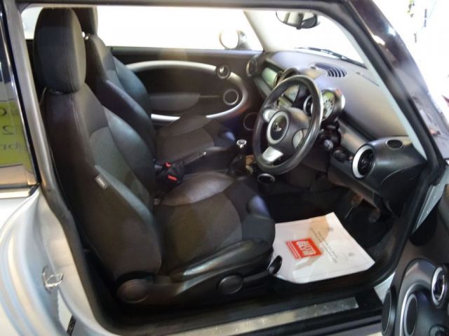  2009 MINI Hatch Cooper D 1.6 3d  7