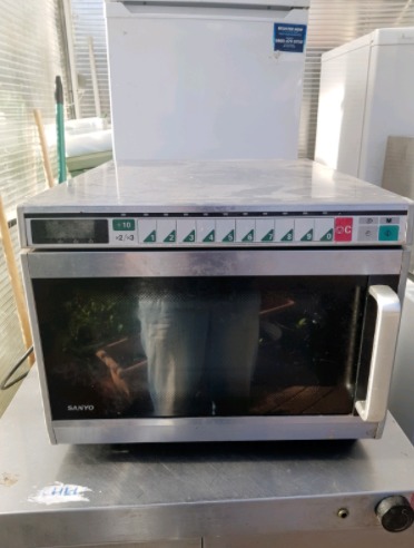 Commercial Microwave  0