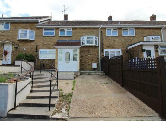 3 Bedroom House in Nether Priors, Basildon, SS14  0