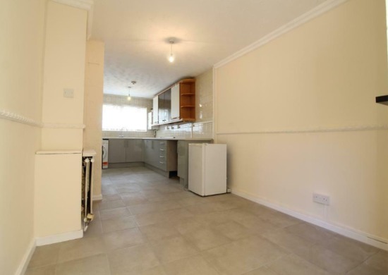 3 Bedroom House in Nether Priors, Basildon, SS14  4