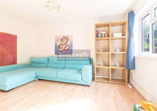 A Lovely Three Double Bedroom House  0