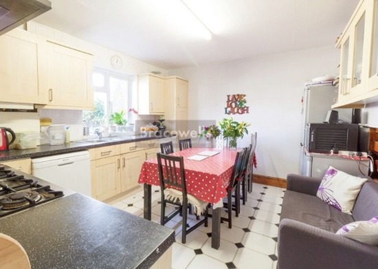A Lovely Three Double Bedroom House  1
