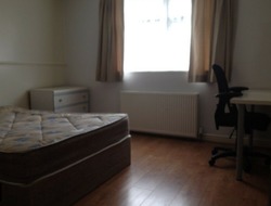 Superb Large All Inclusive Rooms To Rent thumb 9