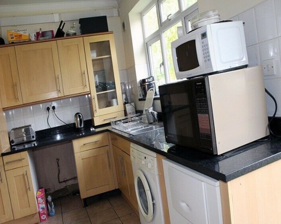Fully Furnished Ground Floor Double Room to Rent  5