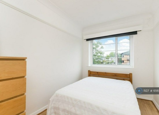 3 Bedroom Flat in Marlow Court  4