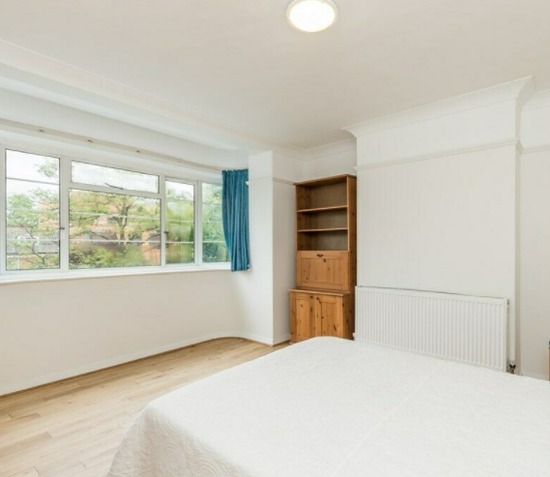3 Bedroom Flat in Marlow Court  2