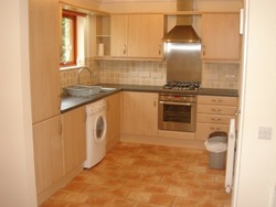 Modern 2 Bedroom First Floor Self Contained Flat to Rent thumb 2