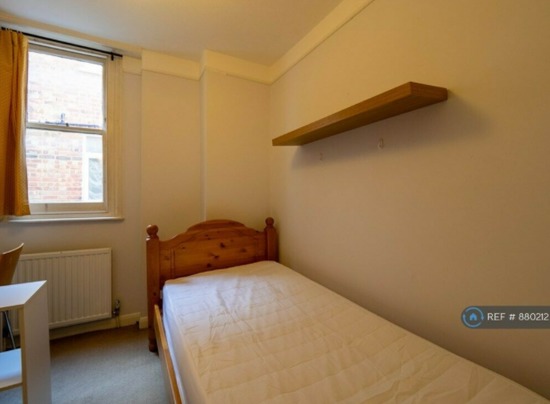 3 Bedroom Flat in Priory Road, London  7