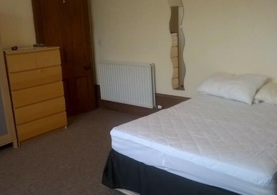 2 Bed Flat  6