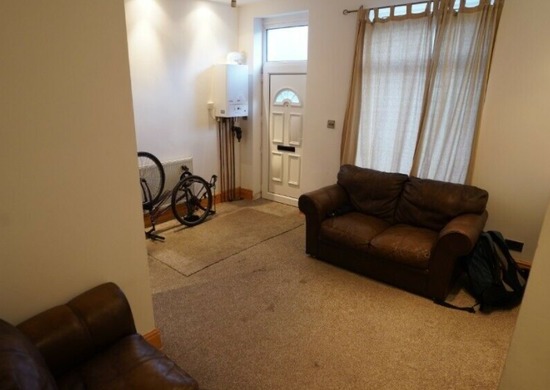 2 Bedroom Terraced House to Let  5