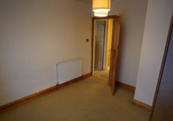 2 Bedroom Terraced House to Let thumb 8