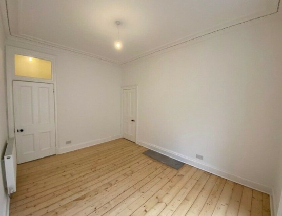 Beautiful and Bright Bruntsfield 2 Bed Flat  8