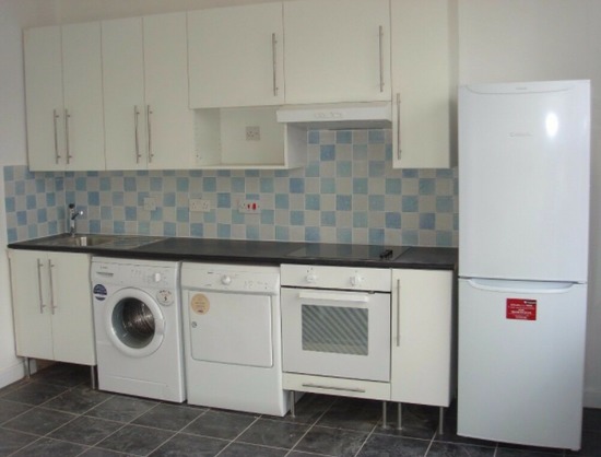 1 Bedroom Flat in Great Location - Spacious & Fully Furnished  1