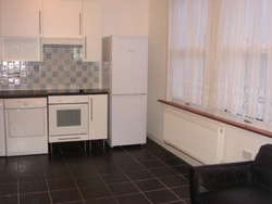 1 Bedroom Flat in Great Location - Spacious & Fully Furnished