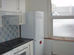1 Bedroom Flat in Great Location - Spacious & Fully Furnished thumb 3