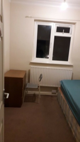 Large Single Room £400 Per Month  8