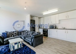 Stunning Room for Rent Available in Streatham thumb-46280