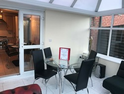 Town House with Conservatory & Garden - Short Term Let