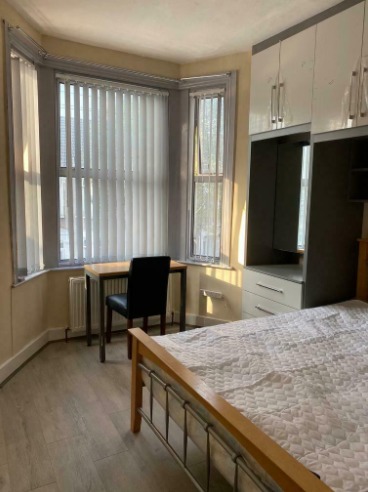 Lovely Double Room to Rent  3
