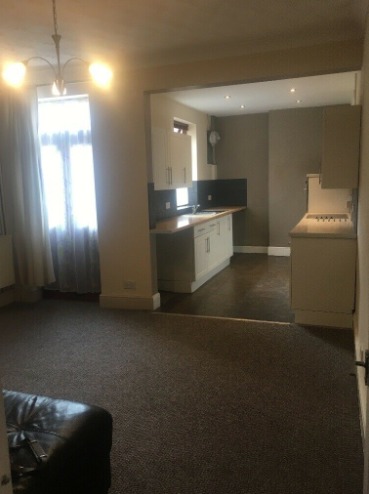 2 Bed House to Rent - Stoke  3