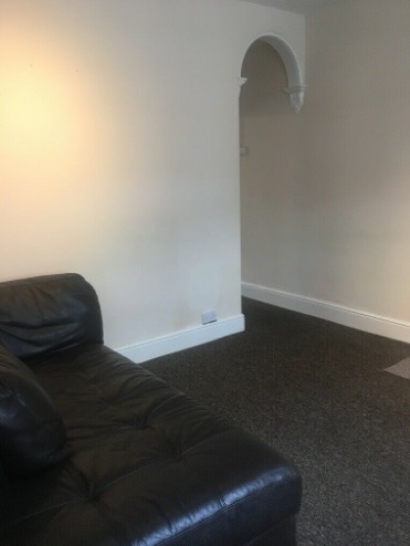 2 Bed House to Rent - Stoke  2