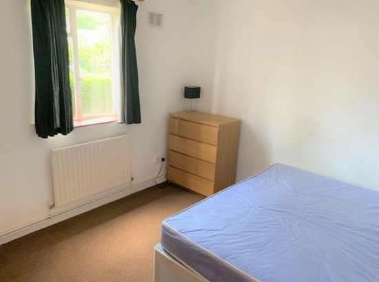 Spacious Double Room to Rent  1