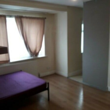 £600 Per Month Large Double Room  1