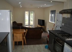 Large Double Rooms To Rent thumb 6