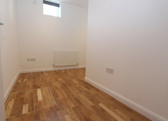 G05-Spacious Two Bed Flat & Study Room  7
