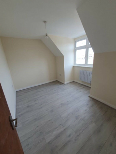 Newly Refurbished Lovely 2-Bed Flat  6