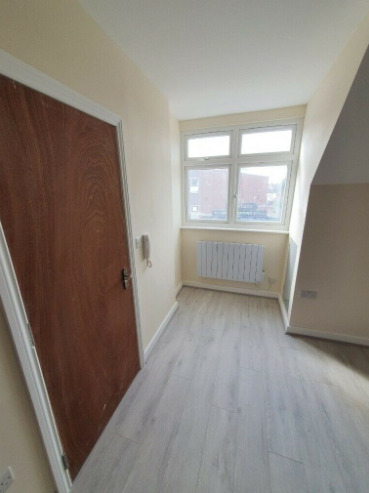 Newly Refurbished Lovely 2-Bed Flat  5