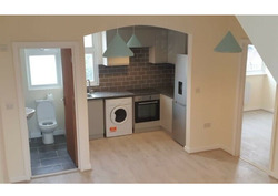 Newly Refurbished Lovely 2-Bed Flat thumb 2