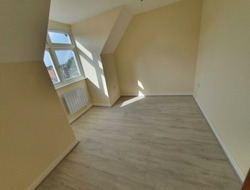 Newly Refurbished Lovely 2-Bed Flat thumb 3