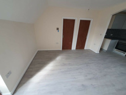 Newly Refurbished Lovely 2-Bed Flat thumb 5