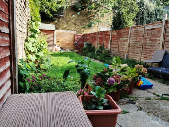 Lovely 3 Bedroom House With Garden  6