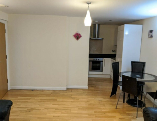 Beautiful 1 Bedroom Flat to Let  2