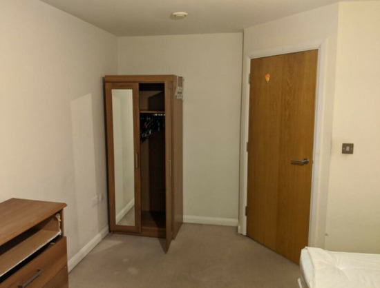 Beautiful 1 Bedroom Flat to Let  5