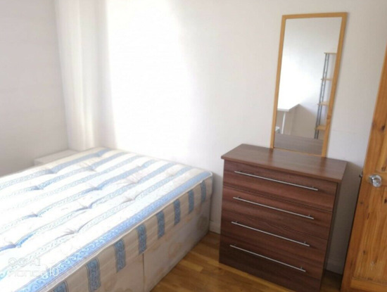 Double Room to Rent in Share House Putney Bridge  2