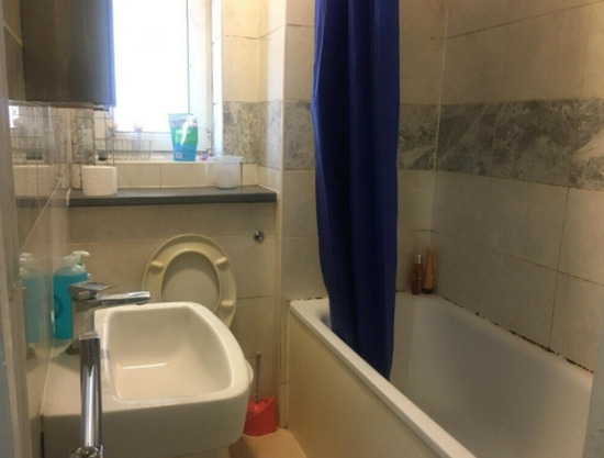 Single Room To Let / Located in Shadwell  7