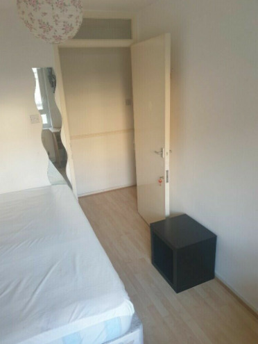 Large Room for Single Person / Limehouse  2